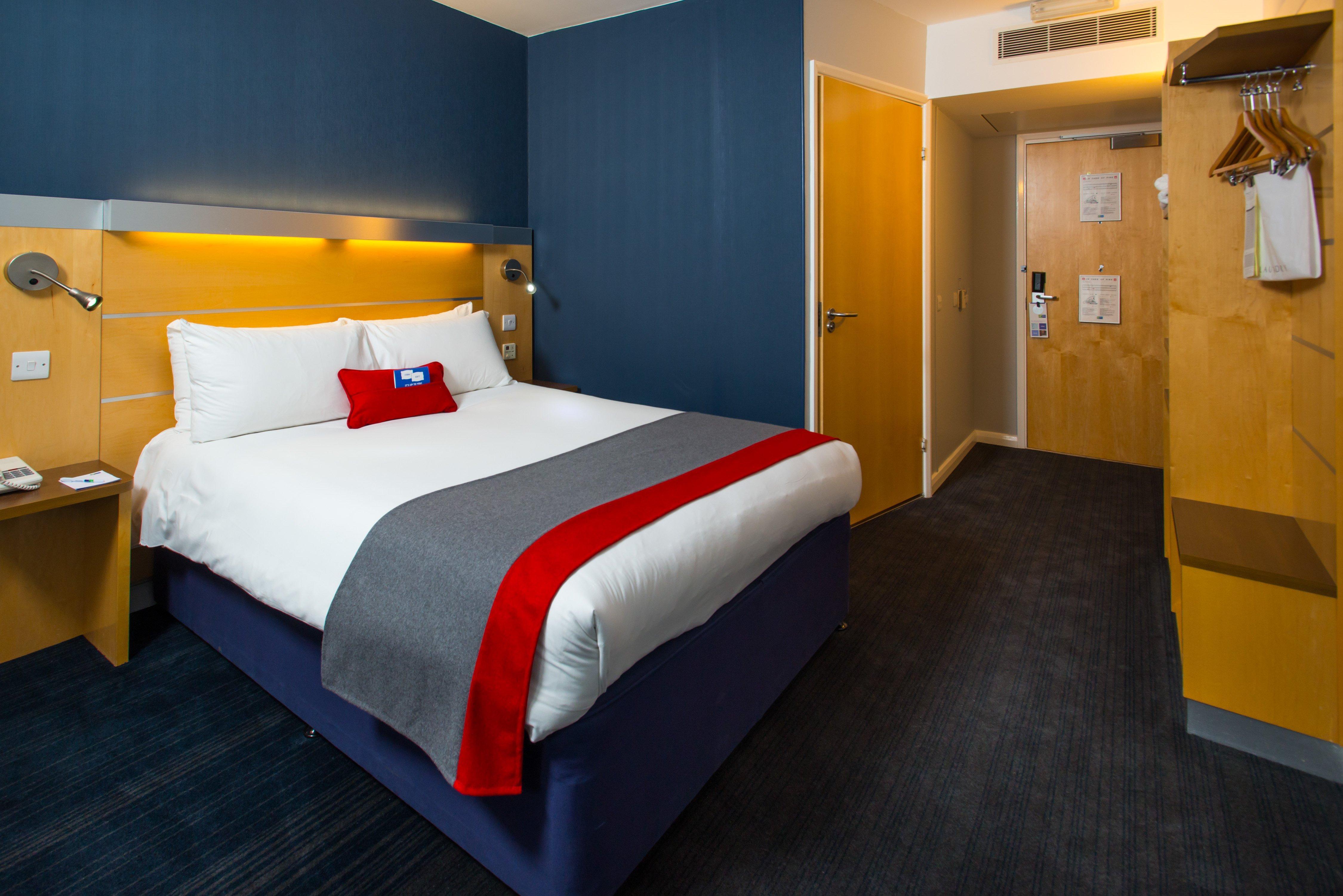 Holiday Inn Express Bedford By Ihg Esterno foto