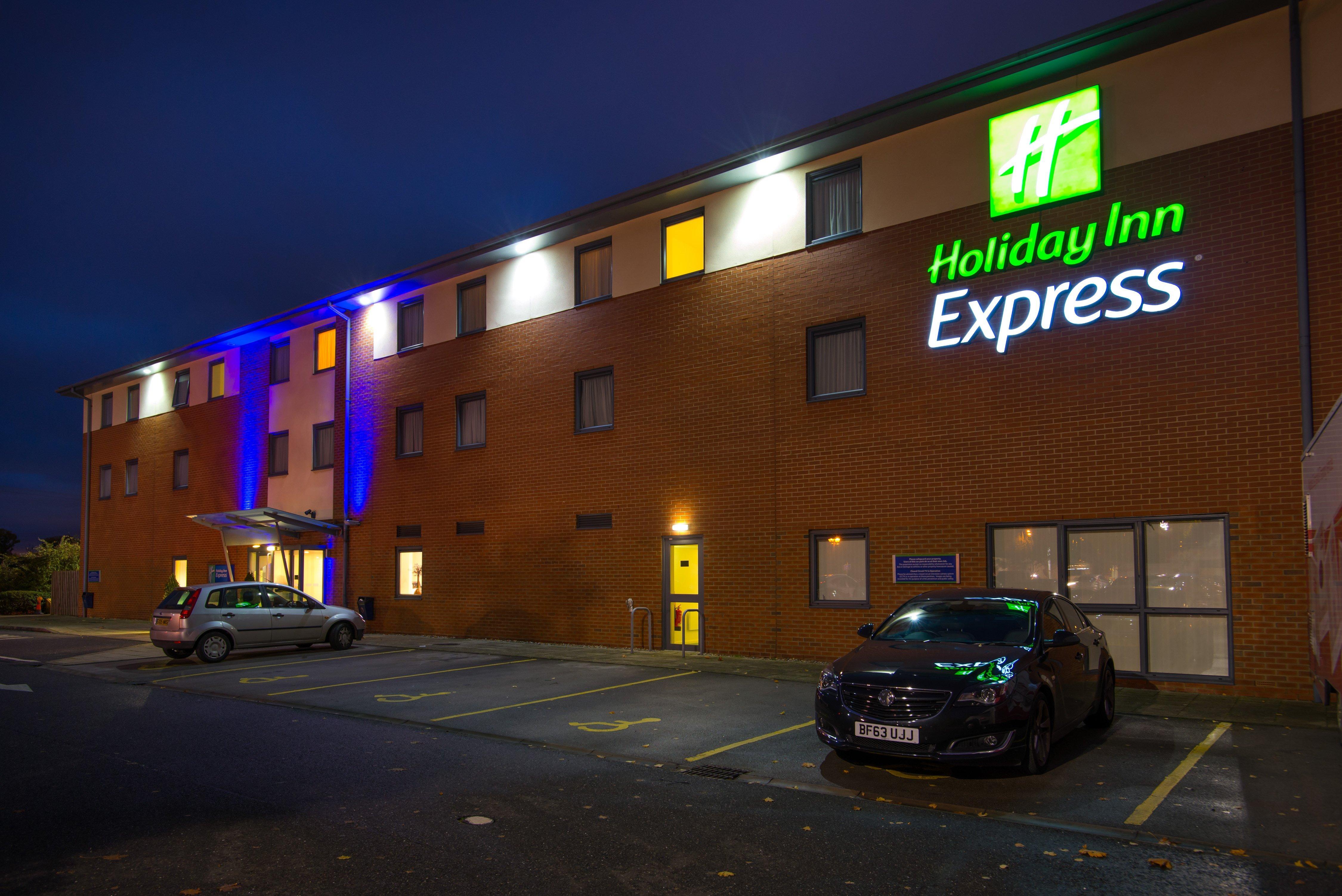 Holiday Inn Express Bedford By Ihg Esterno foto