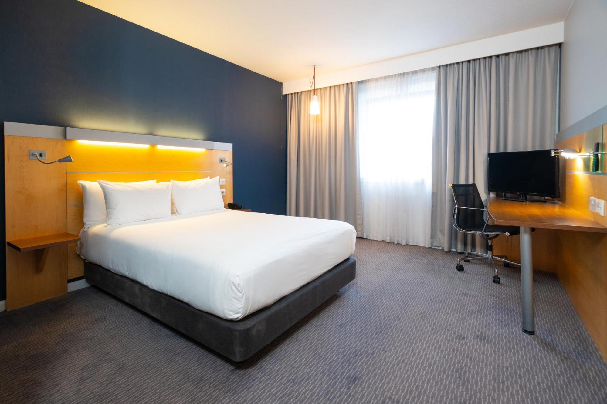 Holiday Inn Express Bedford By Ihg Esterno foto