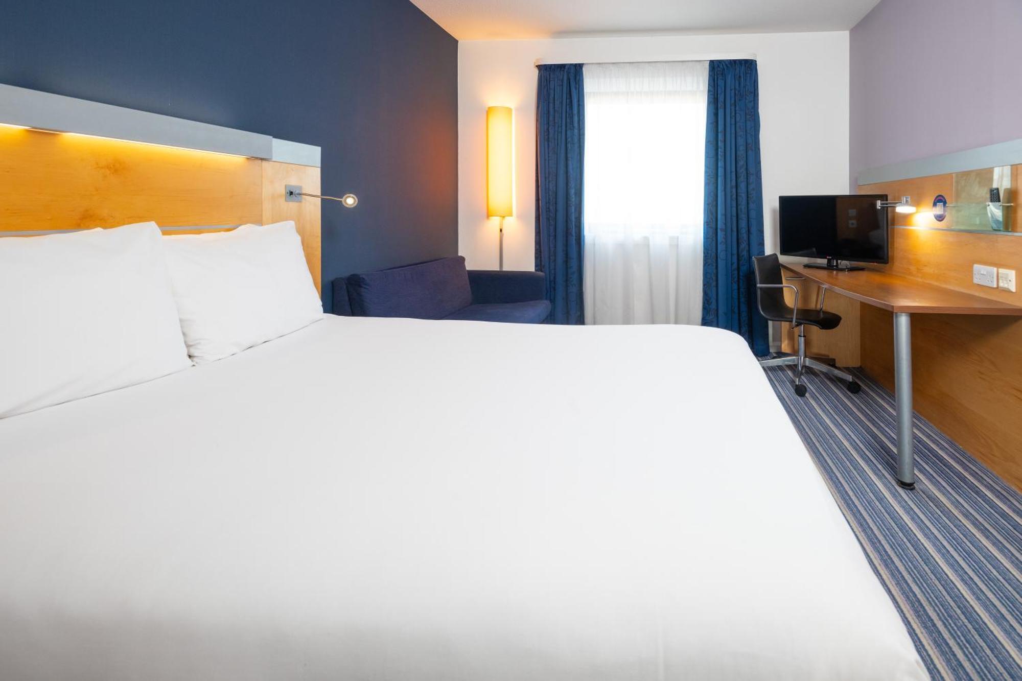 Holiday Inn Express Bedford By Ihg Esterno foto