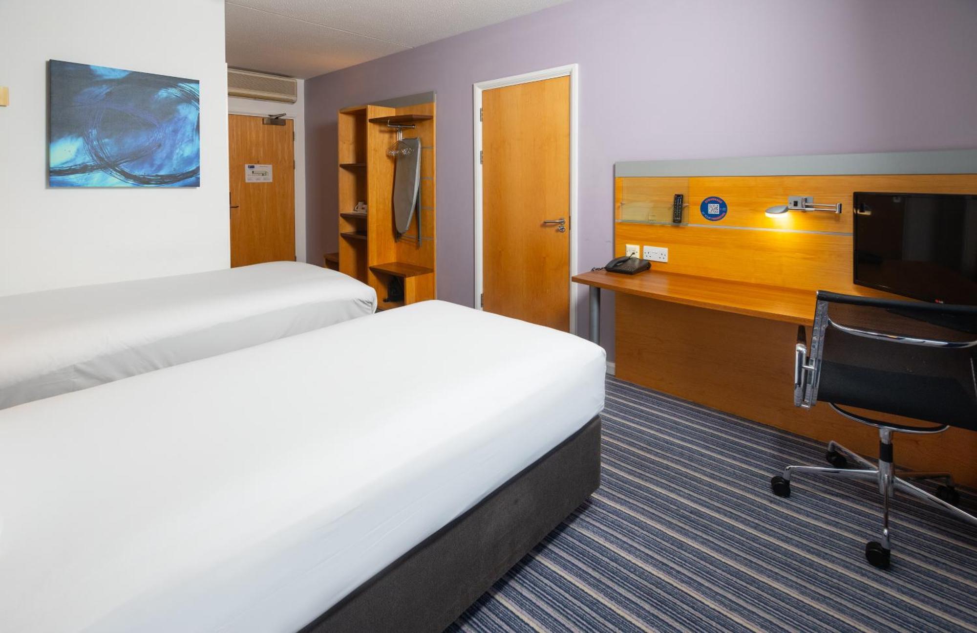 Holiday Inn Express Bedford By Ihg Esterno foto