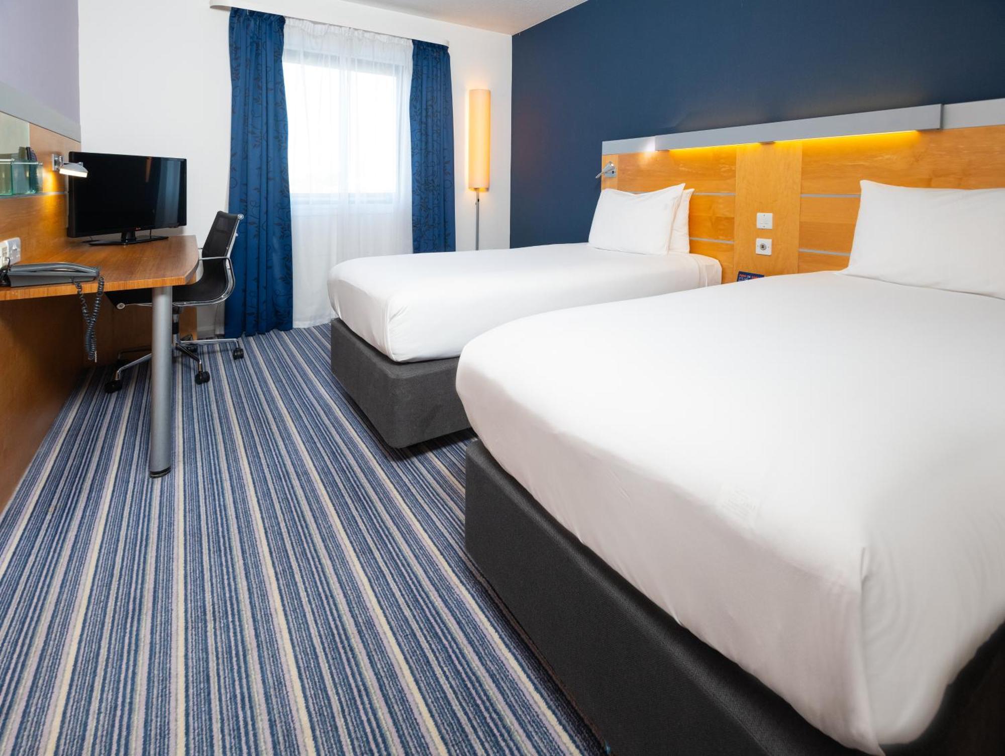 Holiday Inn Express Bedford By Ihg Esterno foto