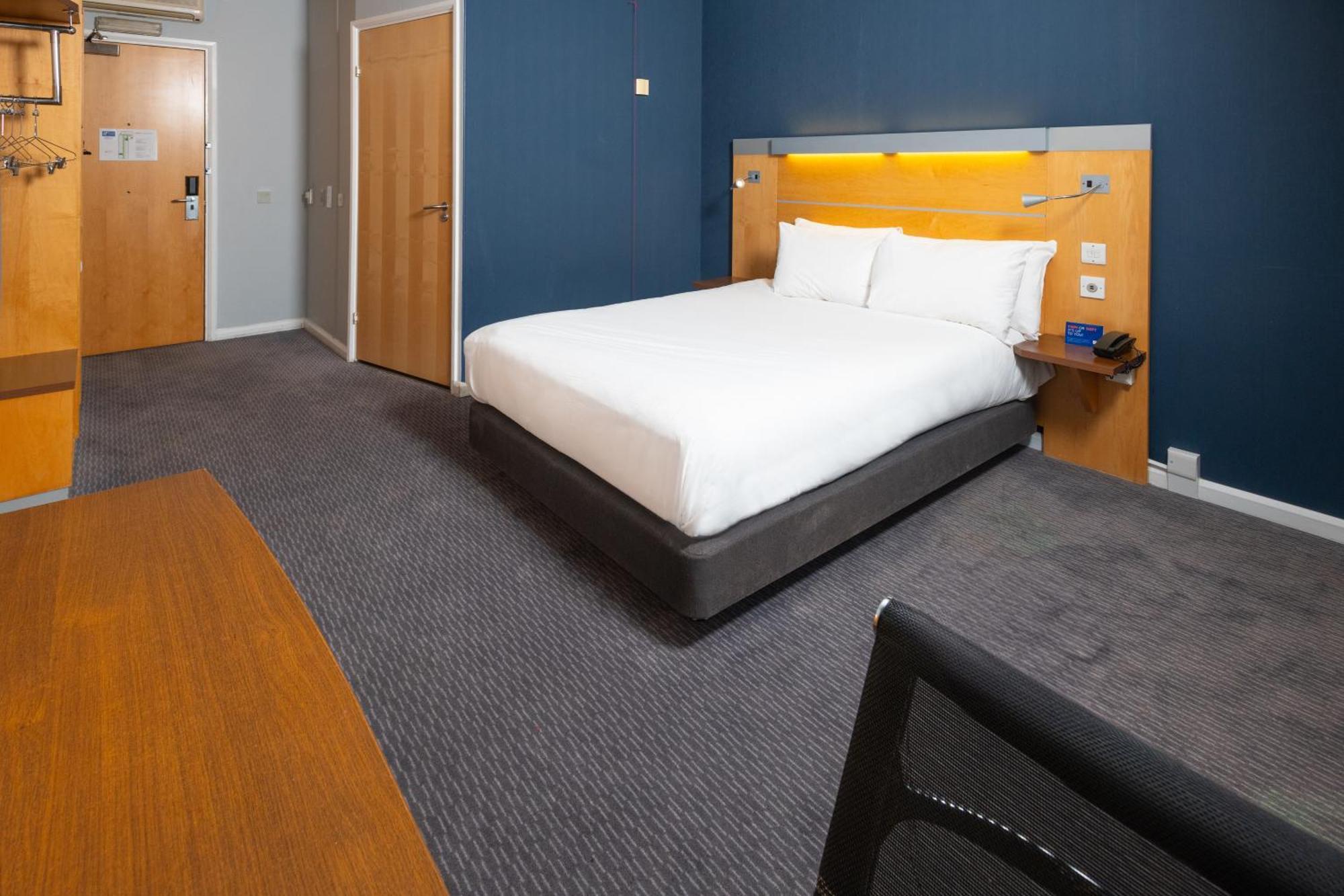 Holiday Inn Express Bedford By Ihg Esterno foto