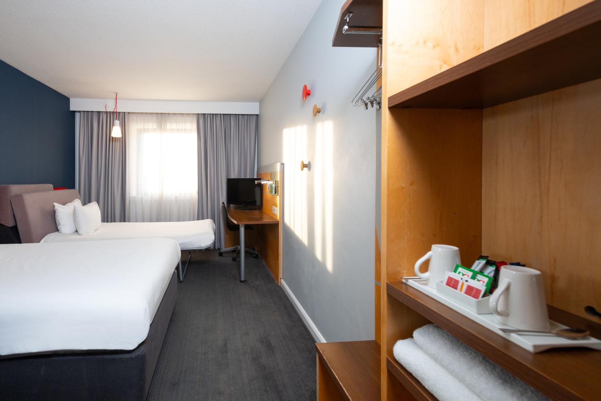 Holiday Inn Express Bedford By Ihg Esterno foto