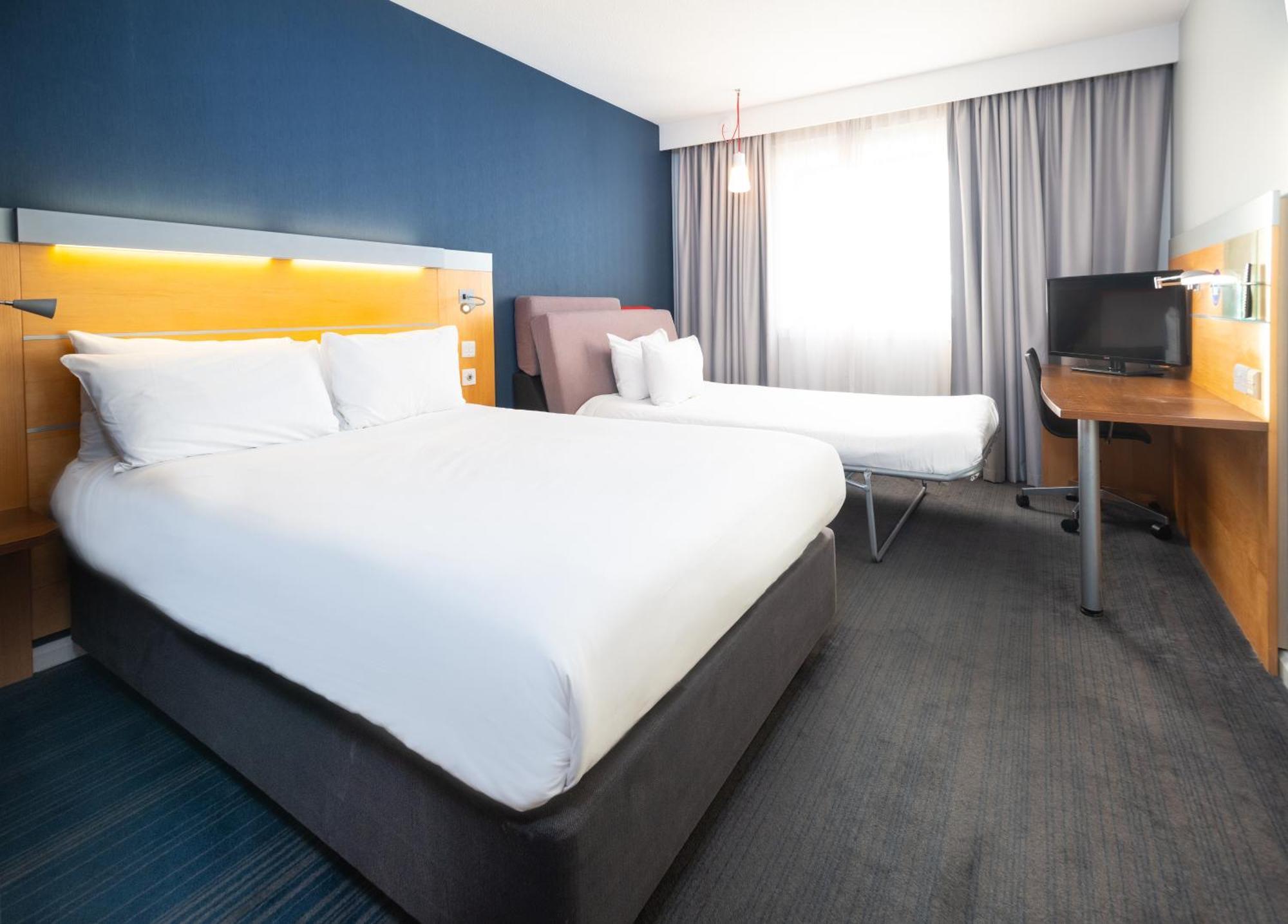Holiday Inn Express Bedford By Ihg Esterno foto