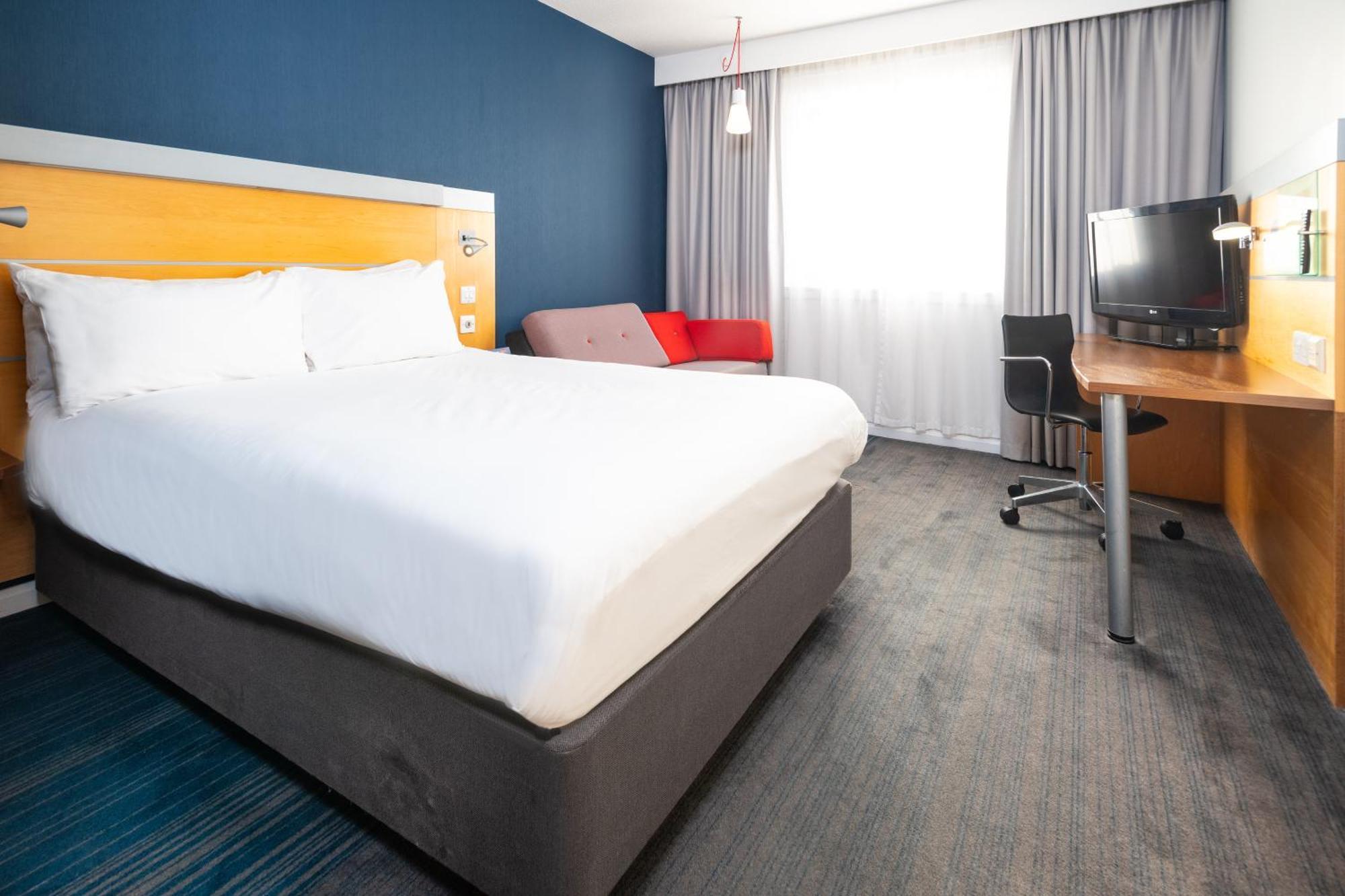 Holiday Inn Express Bedford By Ihg Esterno foto