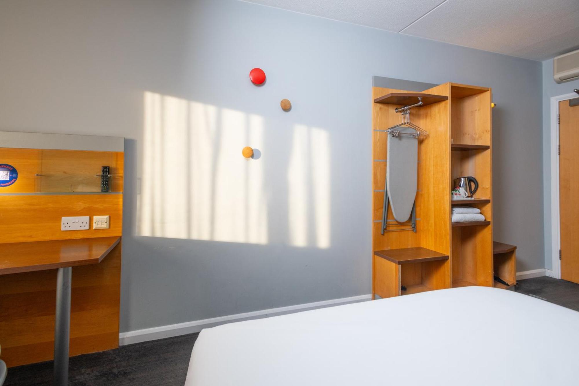 Holiday Inn Express Bedford By Ihg Esterno foto