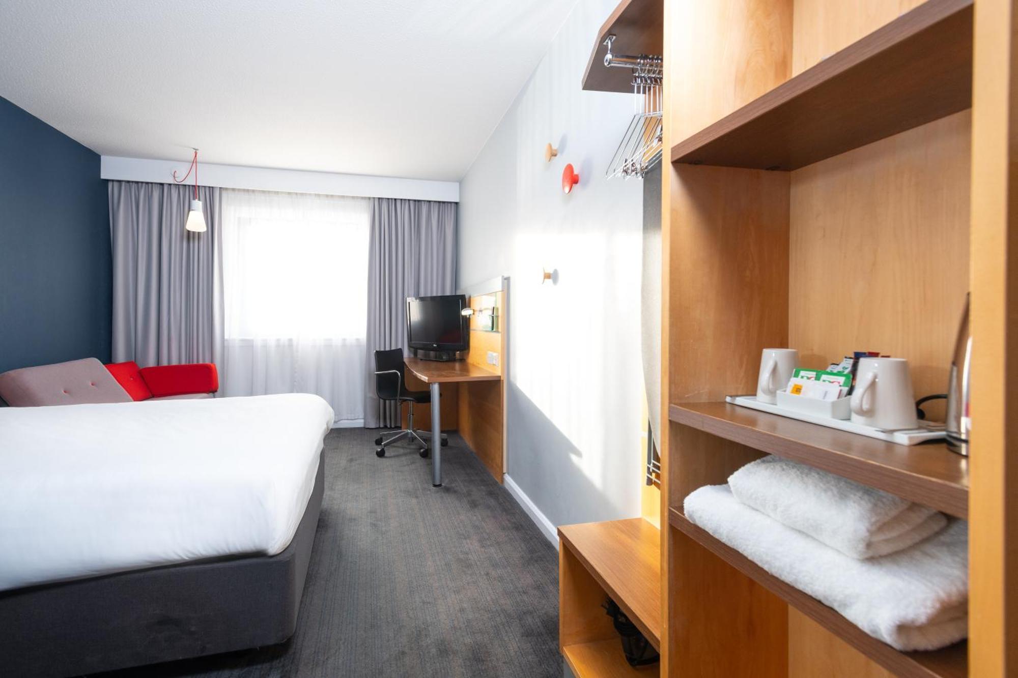 Holiday Inn Express Bedford By Ihg Esterno foto