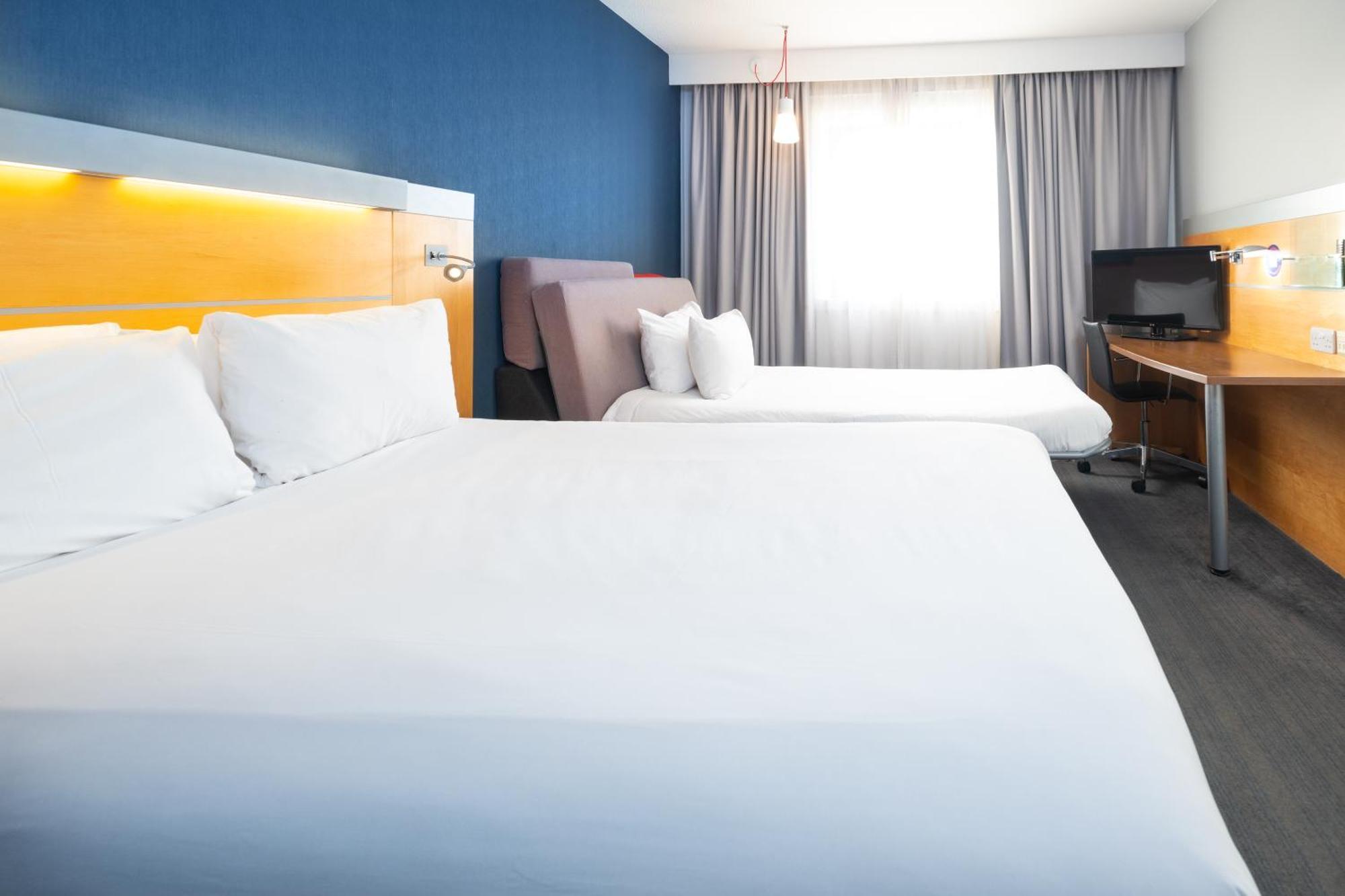 Holiday Inn Express Bedford By Ihg Esterno foto