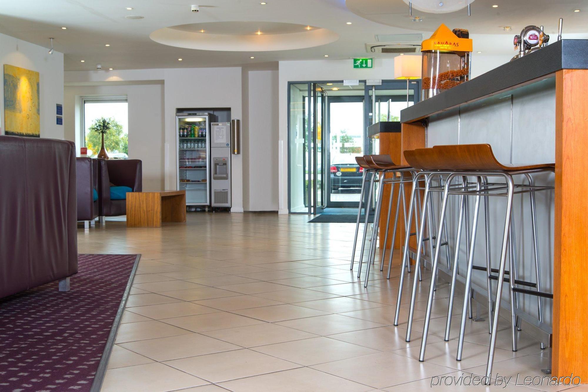 Holiday Inn Express Bedford By Ihg Esterno foto