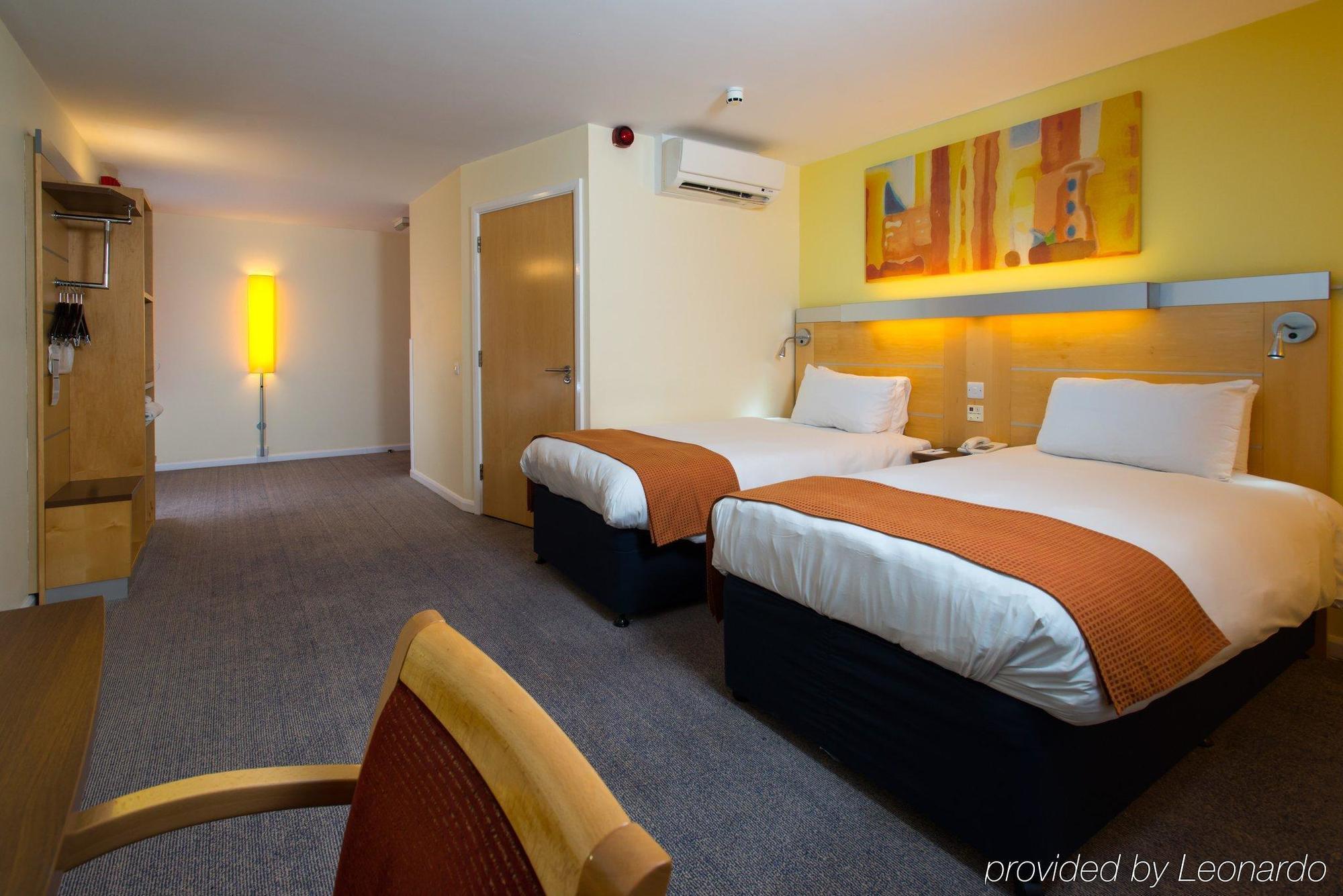 Holiday Inn Express Bedford By Ihg Esterno foto