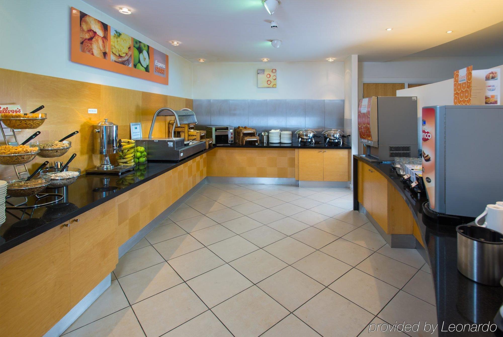 Holiday Inn Express Bedford By Ihg Esterno foto