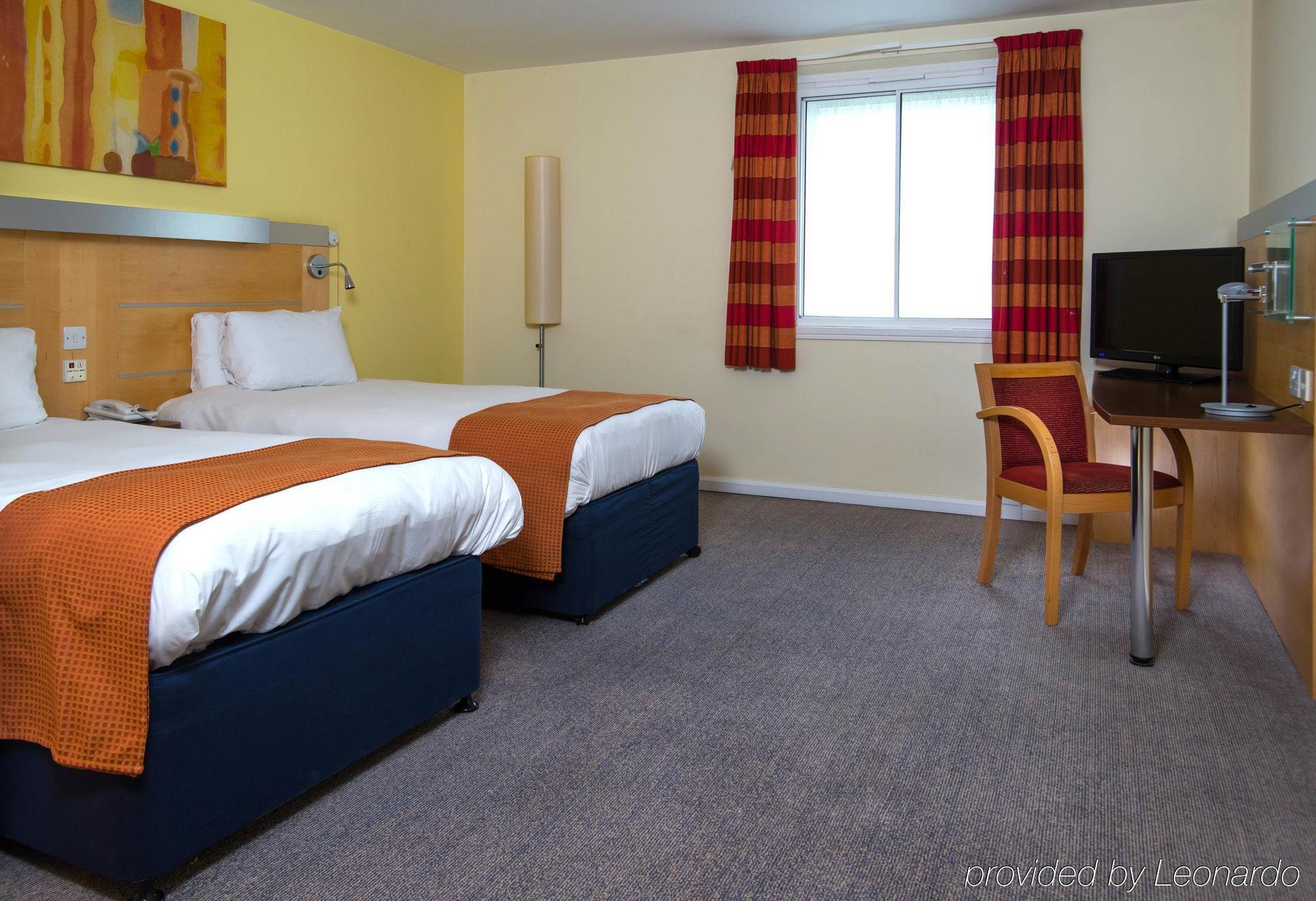 Holiday Inn Express Bedford By Ihg Esterno foto