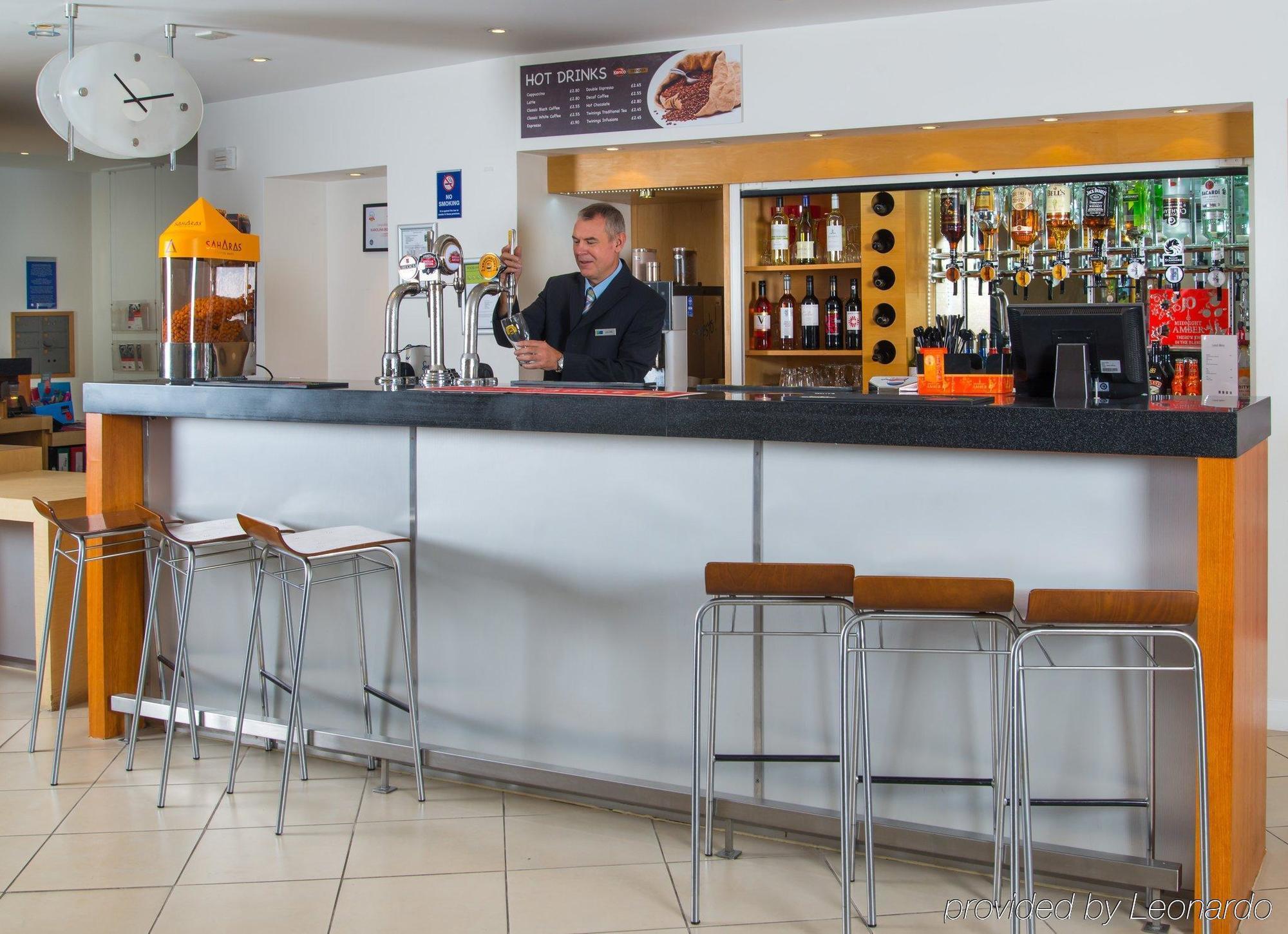 Holiday Inn Express Bedford By Ihg Esterno foto