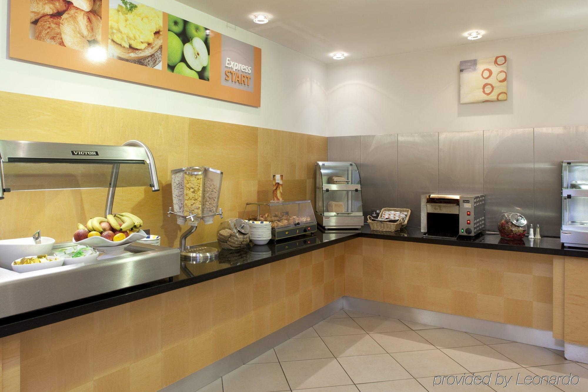 Holiday Inn Express Bedford By Ihg Esterno foto