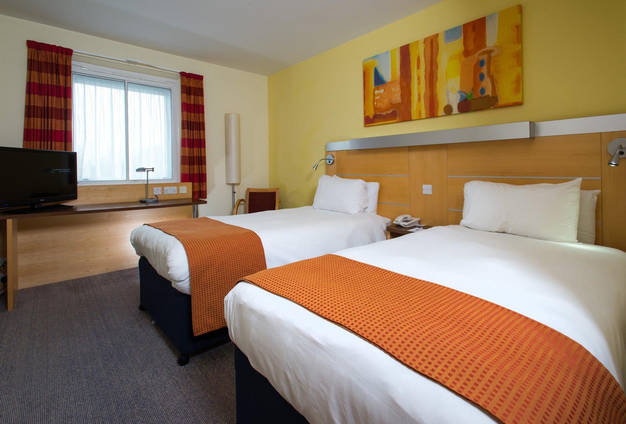 Holiday Inn Express Bedford By Ihg Esterno foto