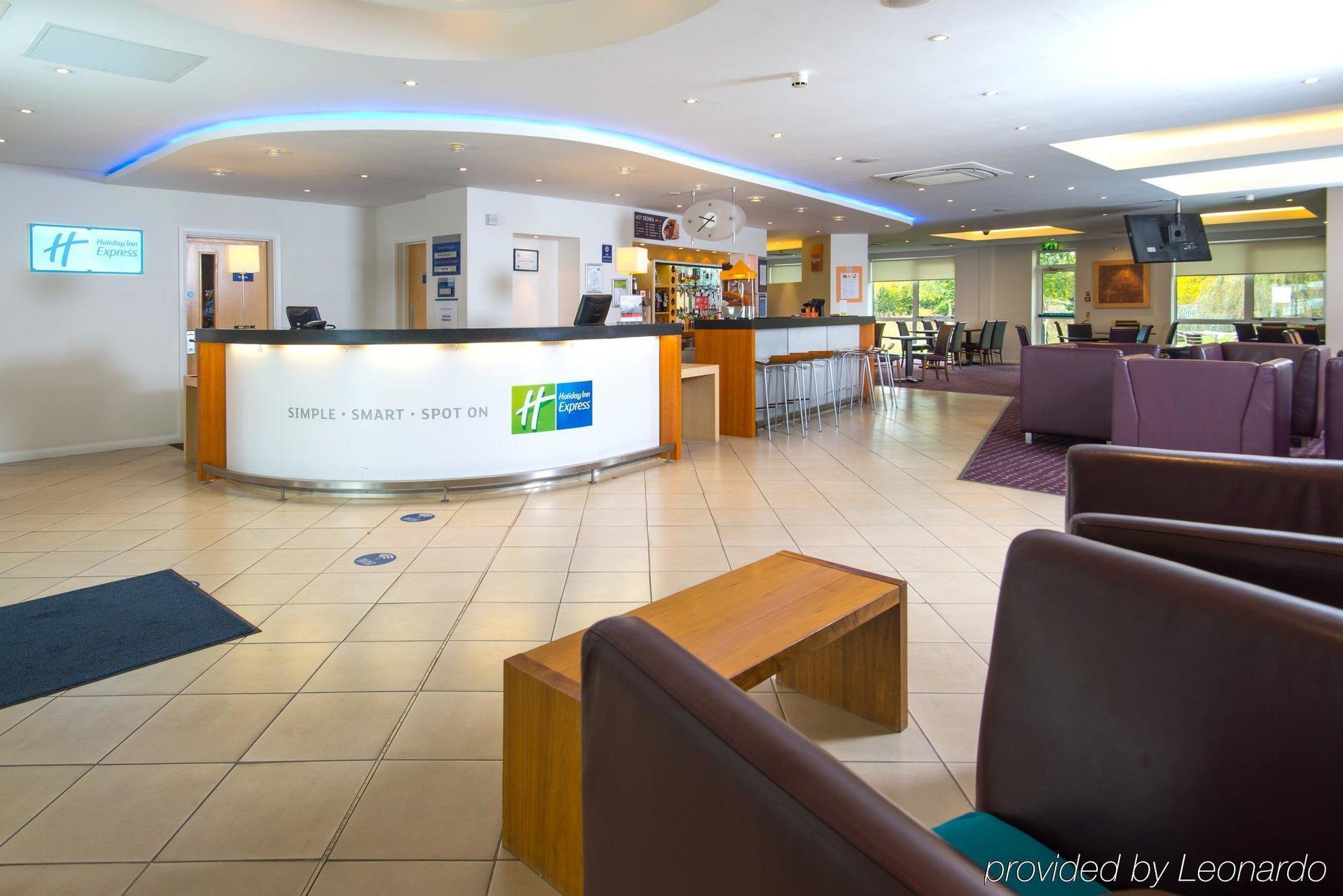 Holiday Inn Express Bedford By Ihg Esterno foto
