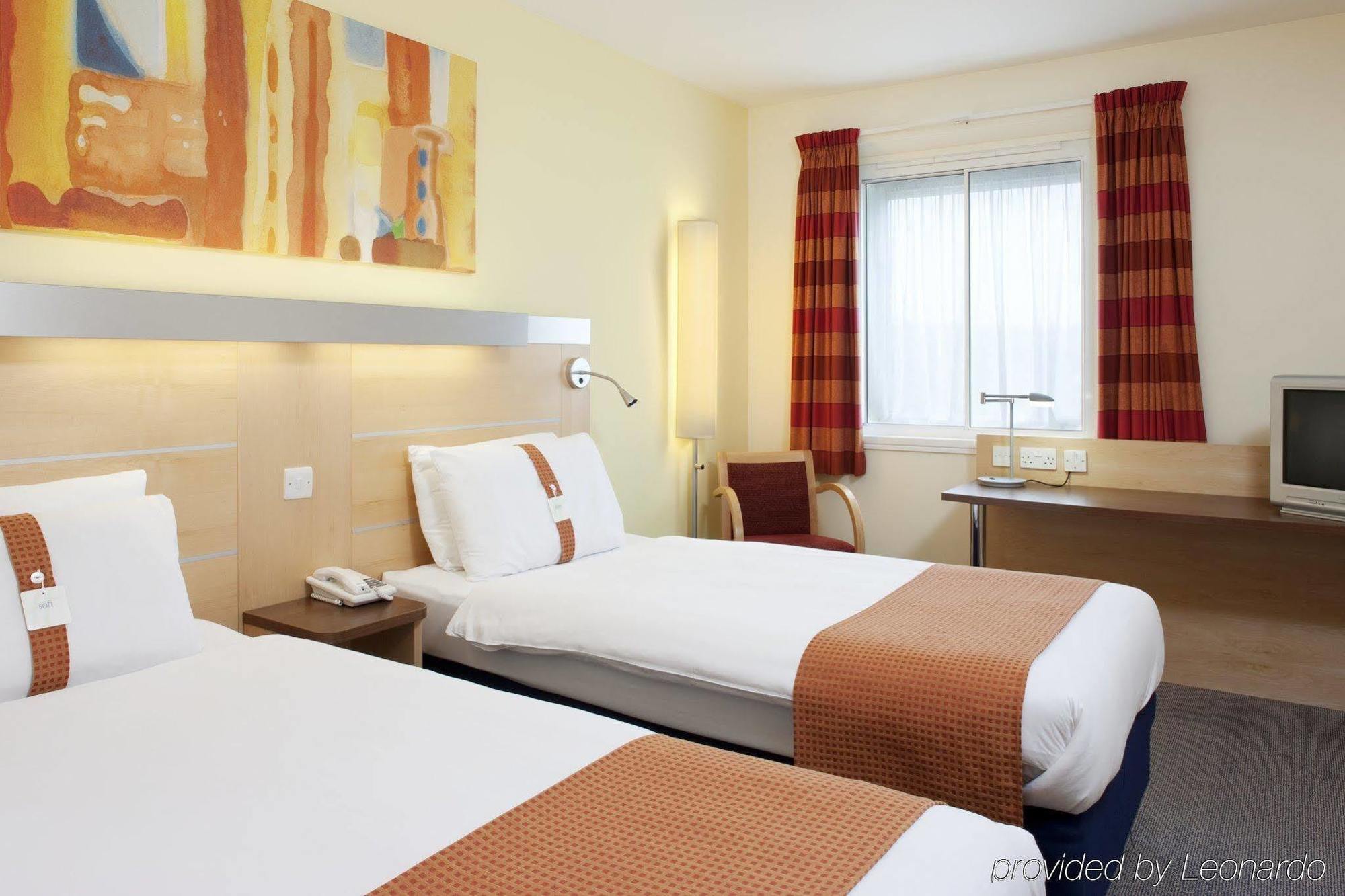Holiday Inn Express Bedford By Ihg Esterno foto