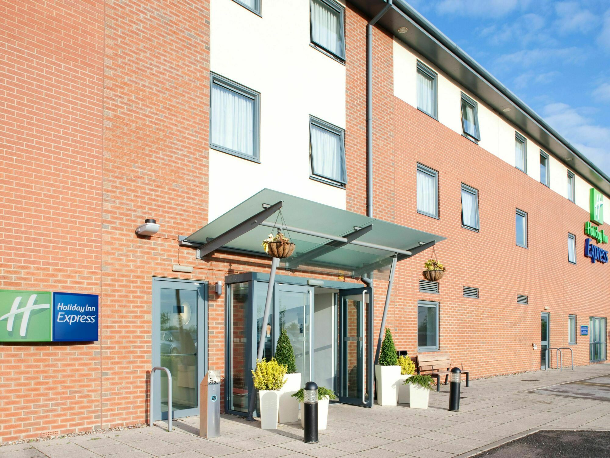 Holiday Inn Express Bedford By Ihg Esterno foto