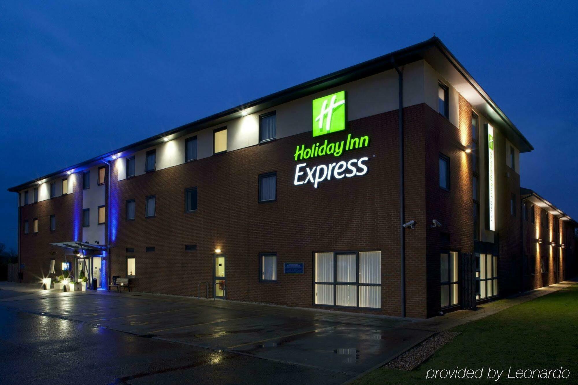 Holiday Inn Express Bedford By Ihg Esterno foto
